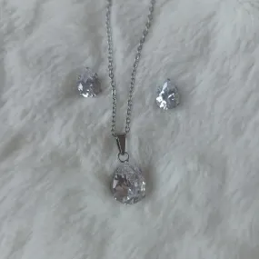 Conjunto de collar y pendientes