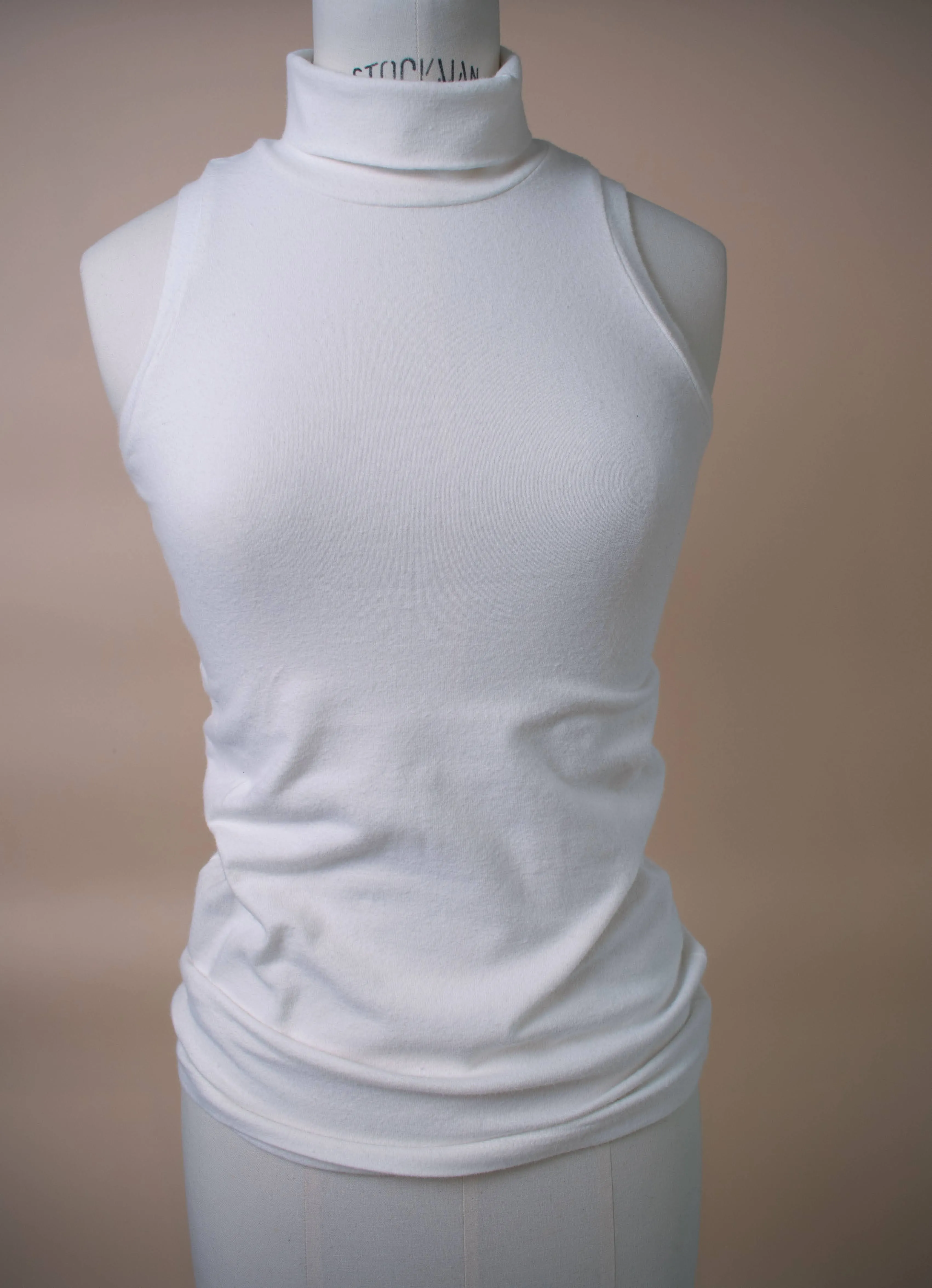 Labo Art - Sleeveless T Mock Turtleneck in Black or White