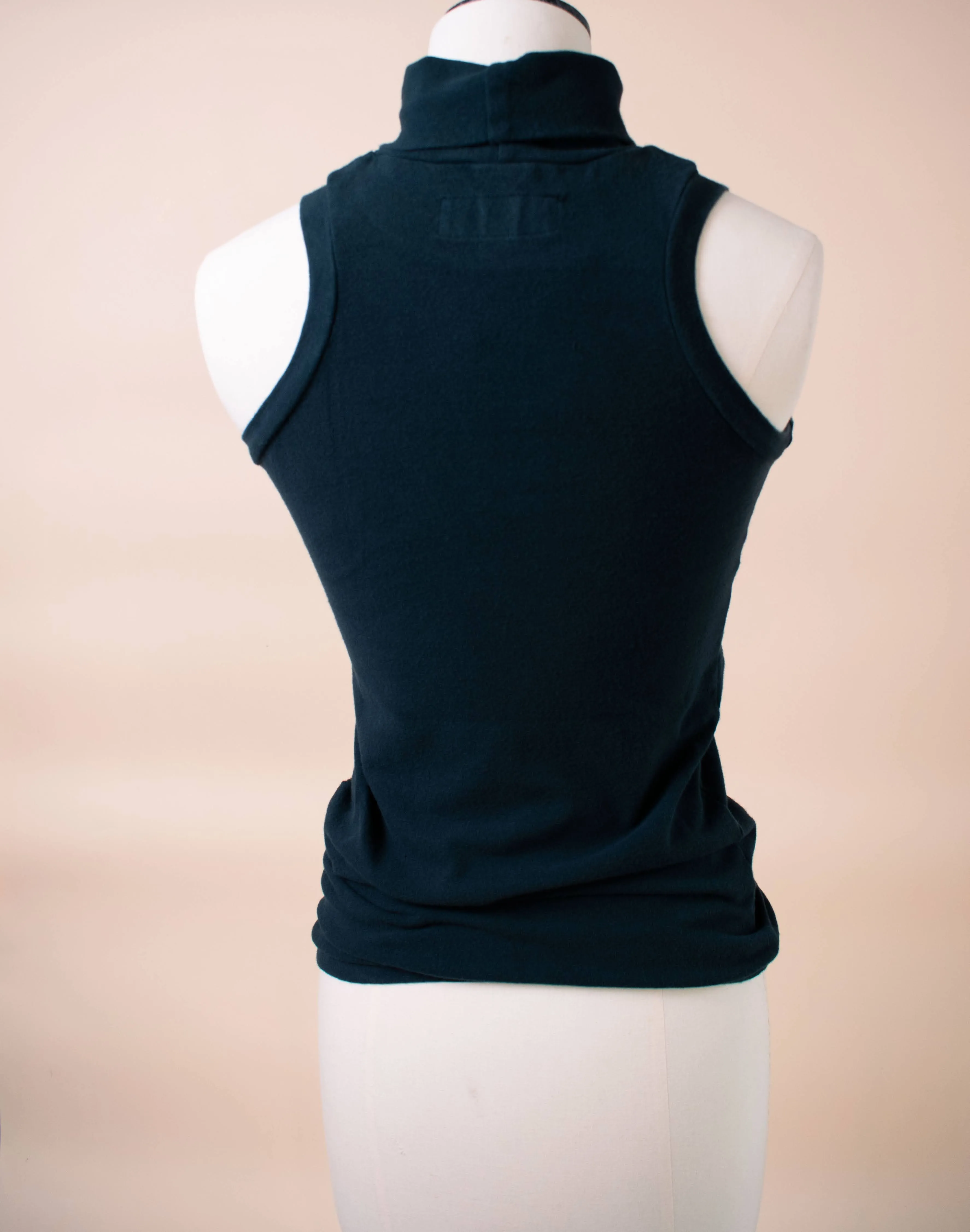 Labo Art - Sleeveless T Mock Turtleneck in Black or White