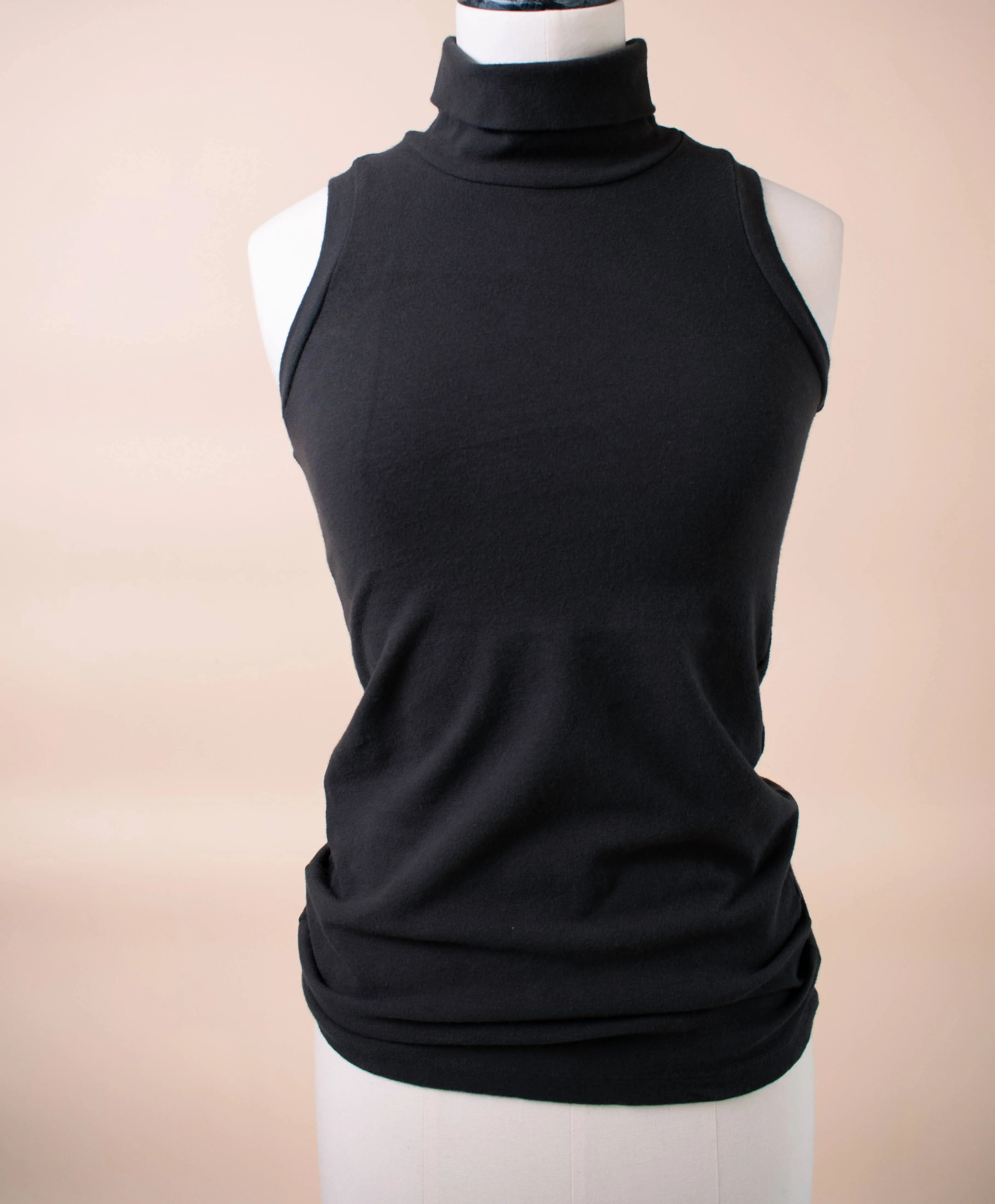 Labo Art - Sleeveless T Mock Turtleneck in Black or White