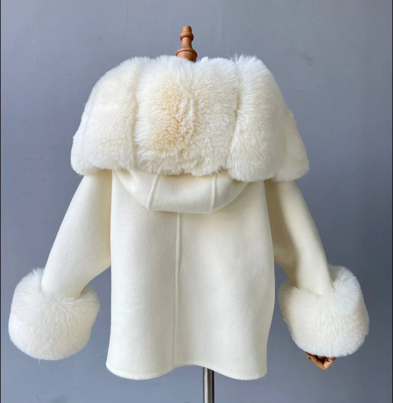 MI LOVES SIGNATURE Luxurious Anna cashmere kids coat with Synthetic fur trim and cuffs in Beautiful Ivory colour .