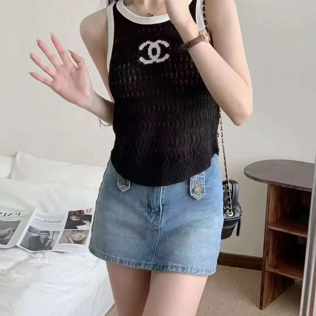 New cropped knitted logo vest