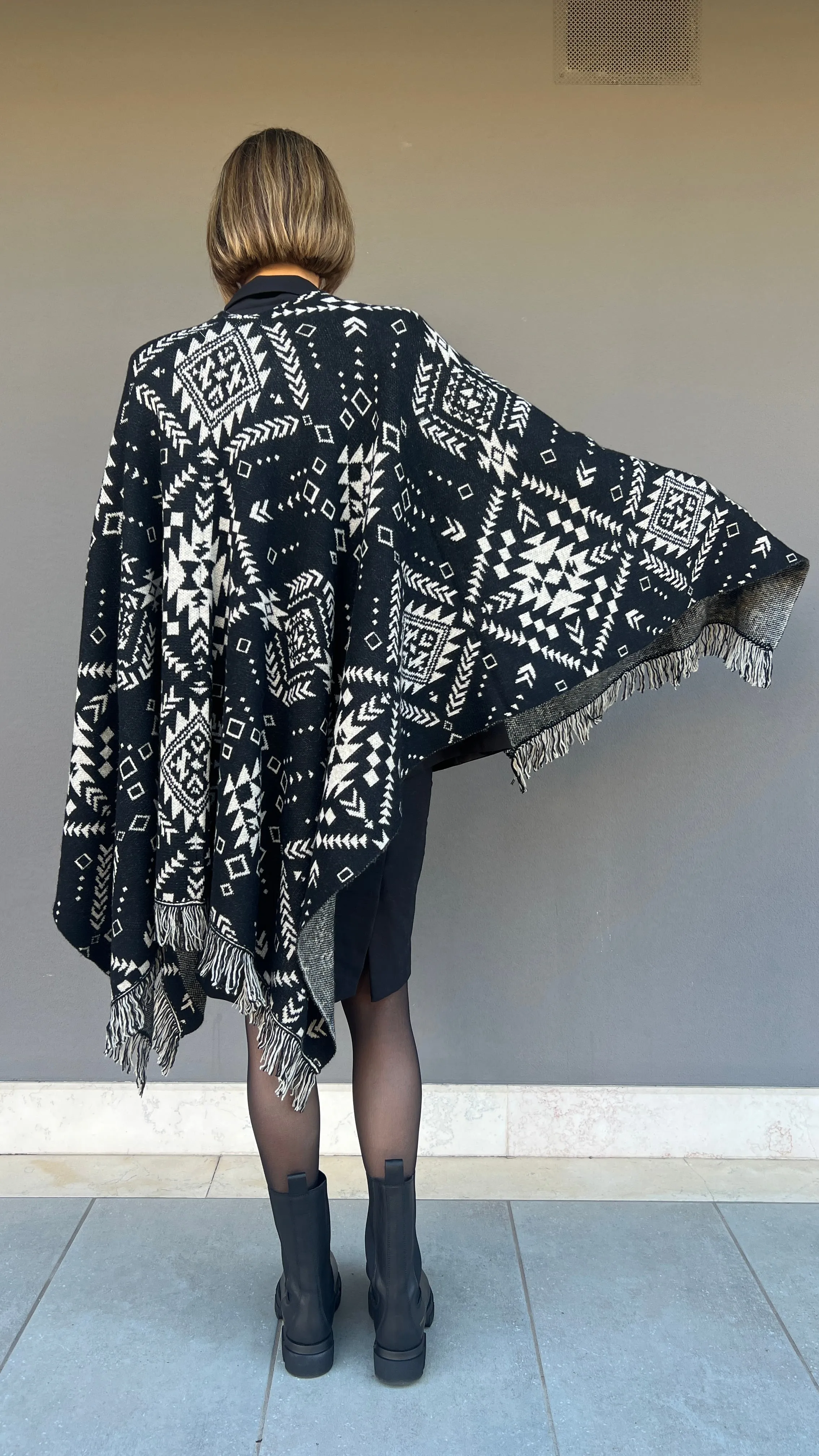 TÖÖCO - PONCHO KNITTING OHANA BLACK